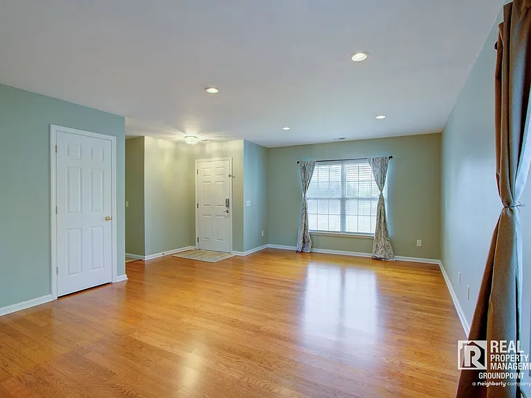 130 Decatur Dr — Photo 3