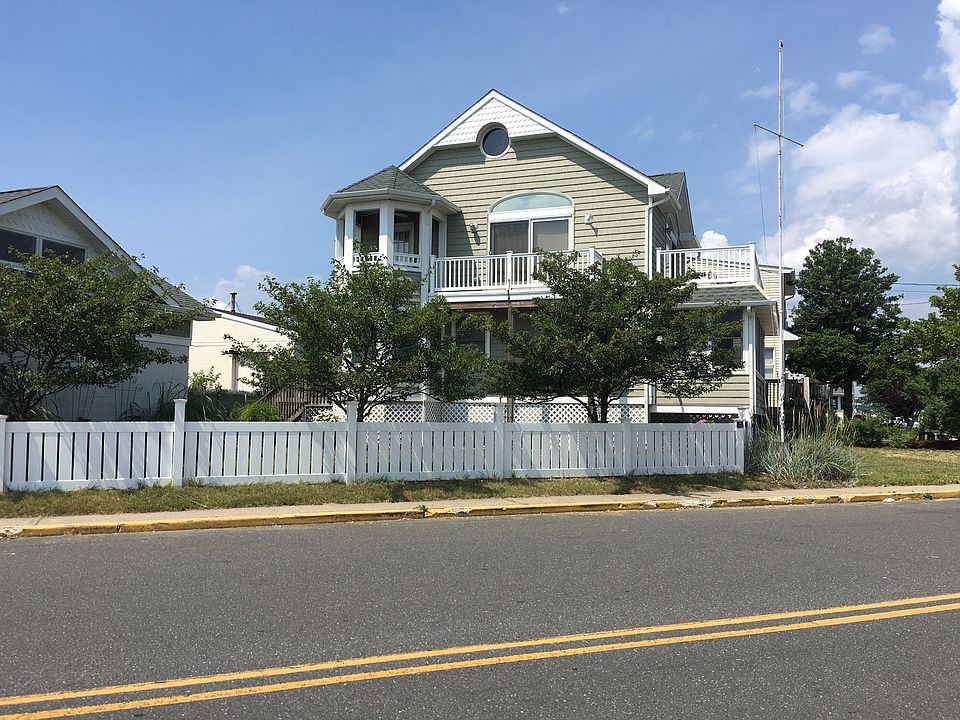 t view of side of house