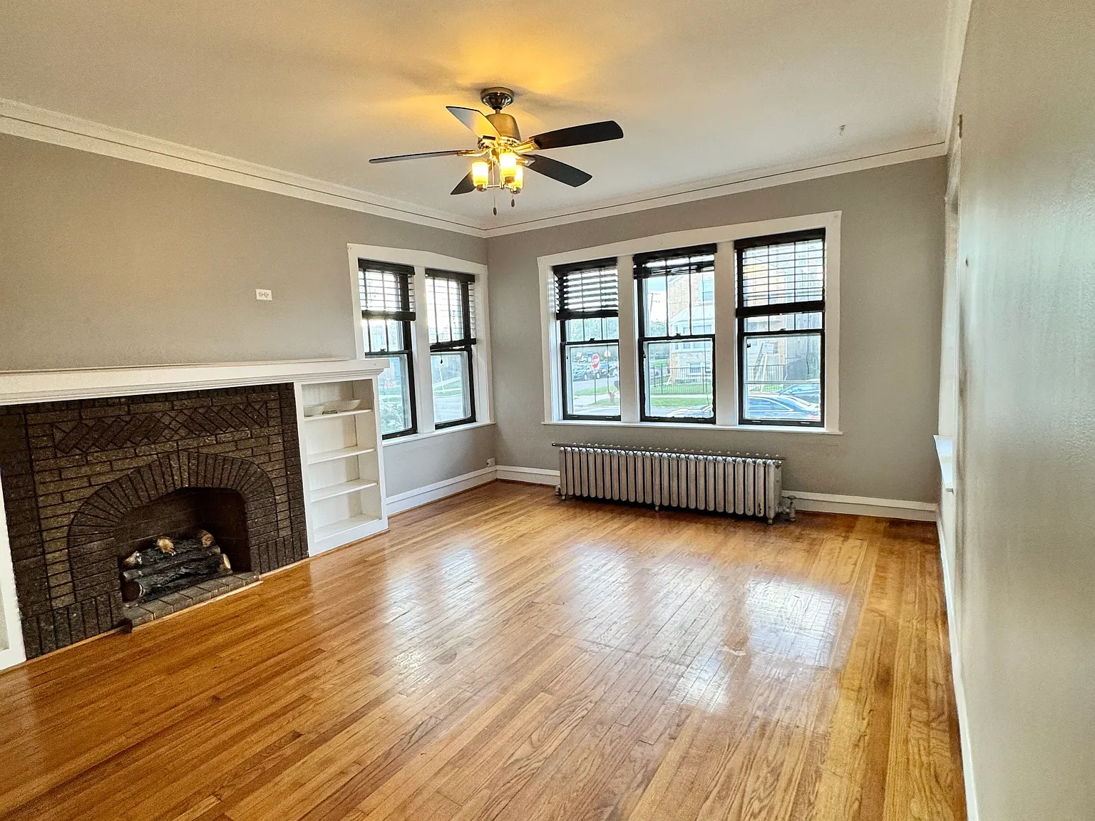 5255 W Henderson St — Photo 2