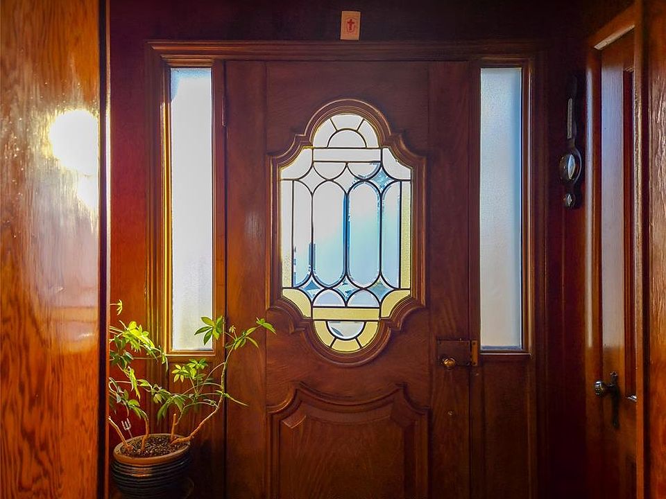 10th image of 465 Victoria Ave