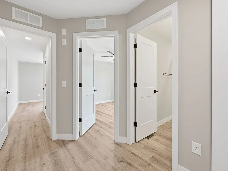 4728 Walworth Ave — Photo 16
