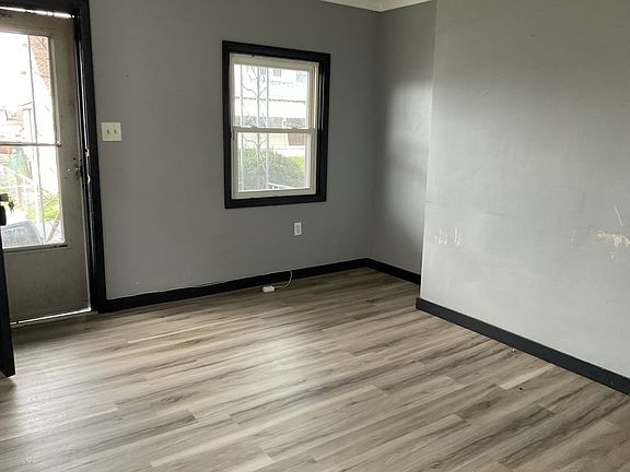 5th image of 3002 Garbett St