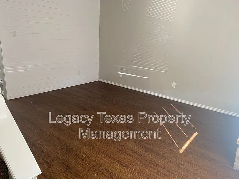 1608 Sun Valley Dr #C — Photo 2