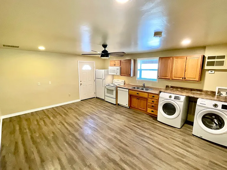 6412 S 6th St — Photo 3