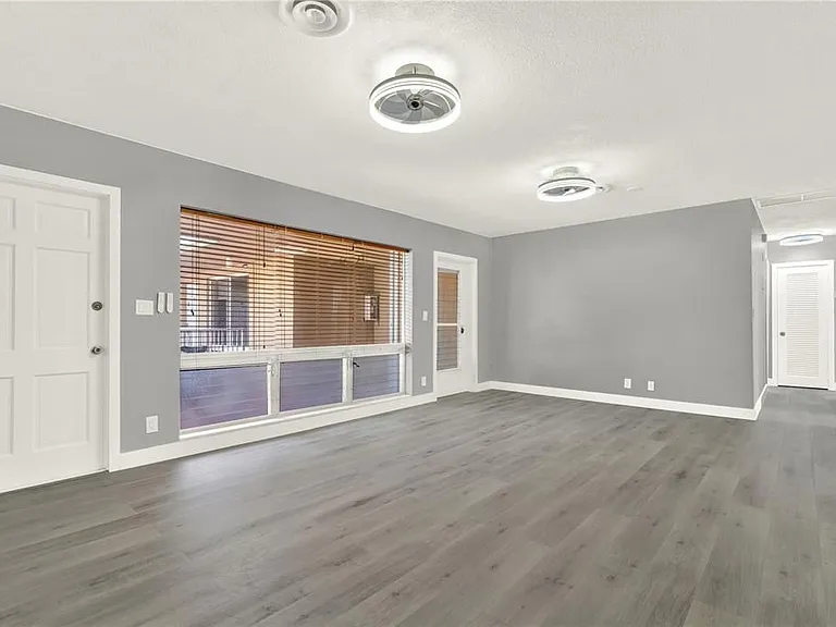 2864 NE 32nd St #7 — Photo 5