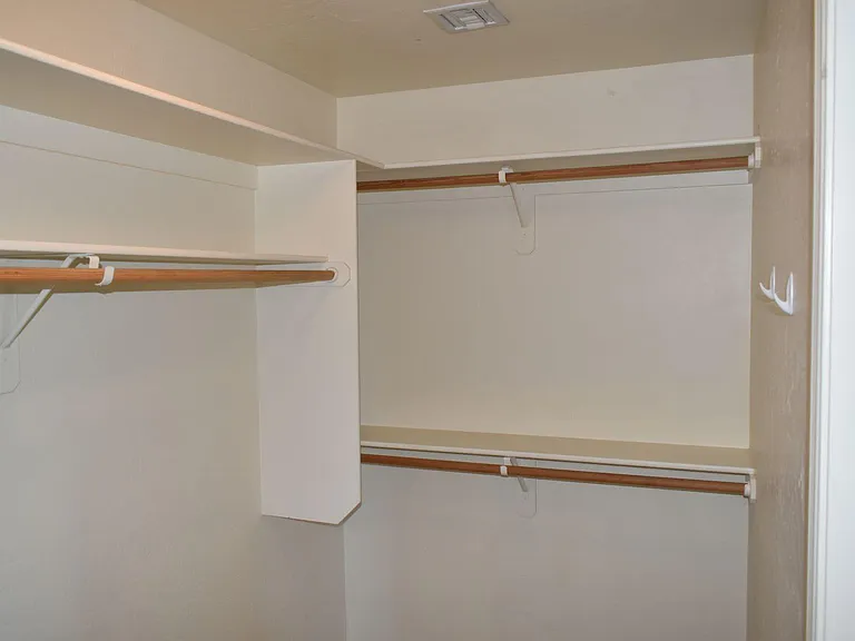 1506 S Pheasant Ln — Photo 23