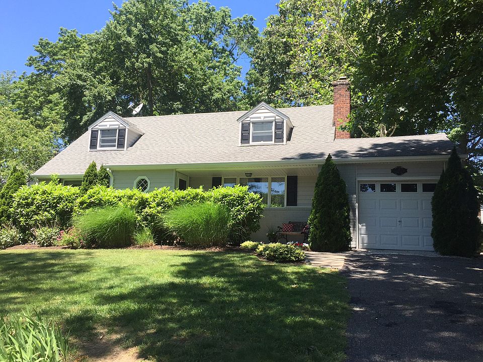 1st image of 7 Hilaire Dr