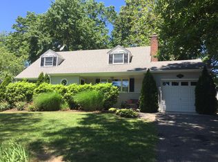 7 Hilaire Dr, Huntington, NY 11743