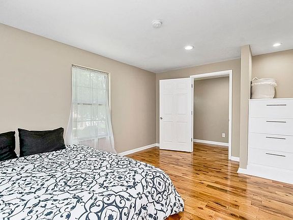 2nd image of 1047 Ann Ave