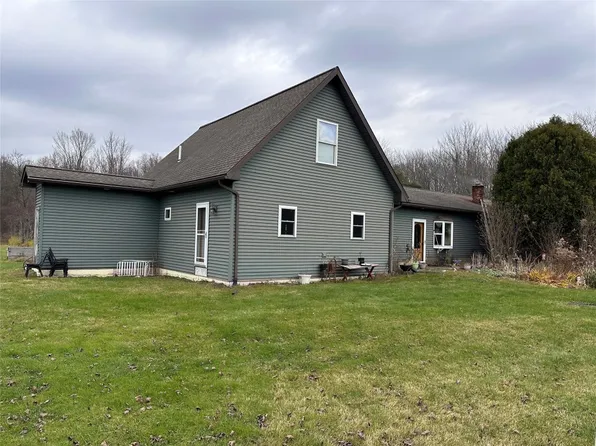 8060 Old State Rd, Cranesville, PA 16410