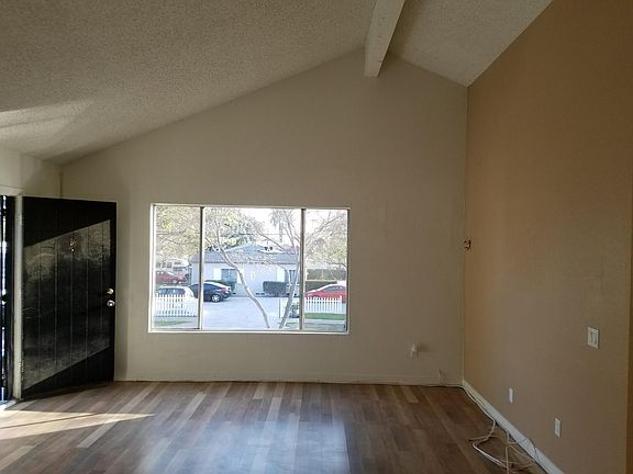 3rd image of 600 N Grand Ave APT D