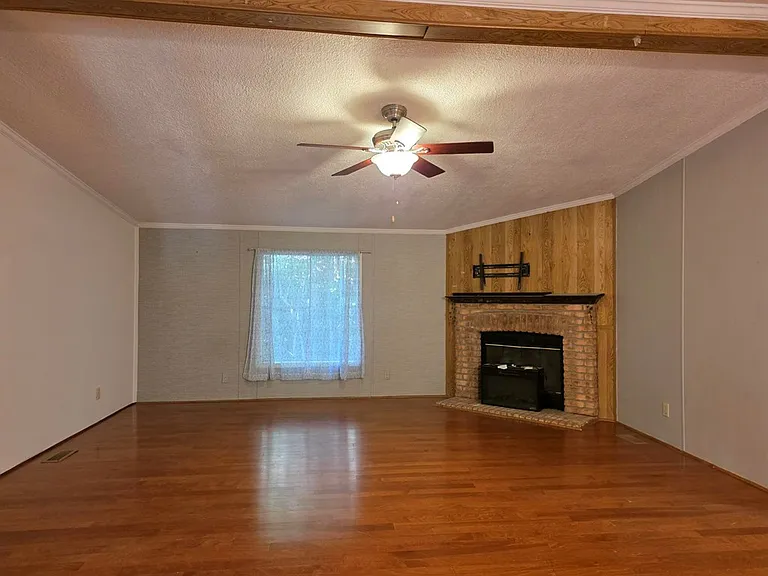 1723 Scott Rd — Photo 4