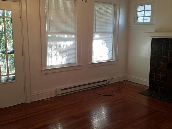 3rd image of 1568 Lee St E APT D
