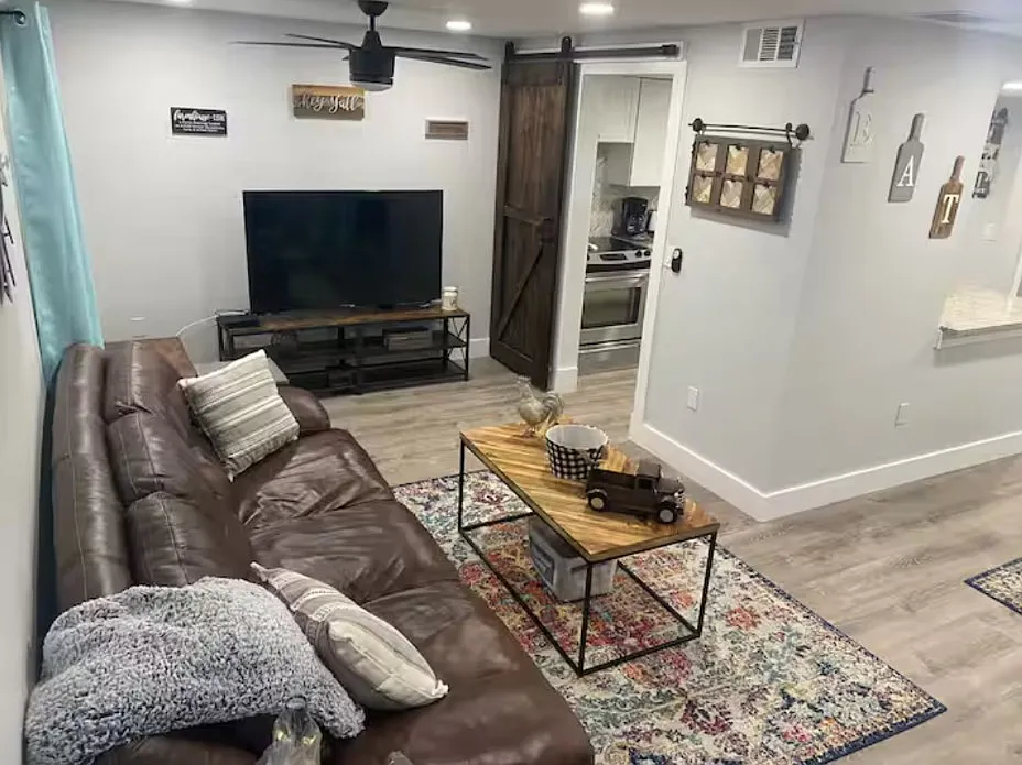 2 bed, 900 sqft, $1,850 — Photo 2