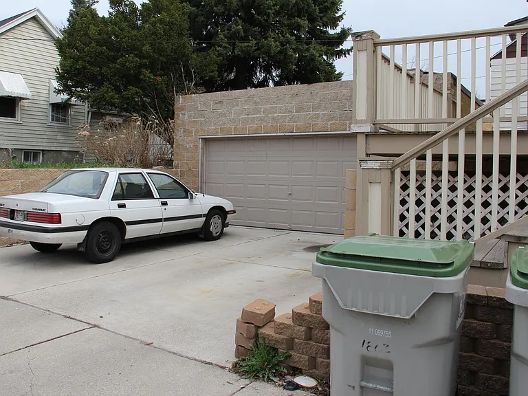 2440 N Oakland Ave — Photo 15
