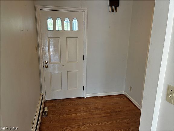3rd image of 118 Hillcrest Dr