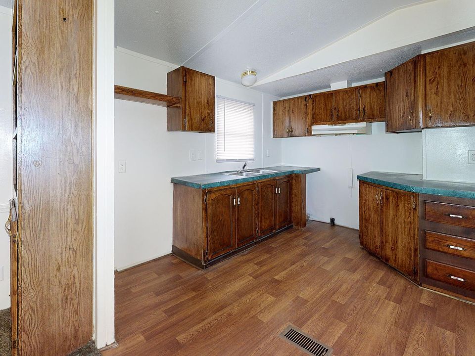 2nd image of 600 Warwick Mill Rd #23