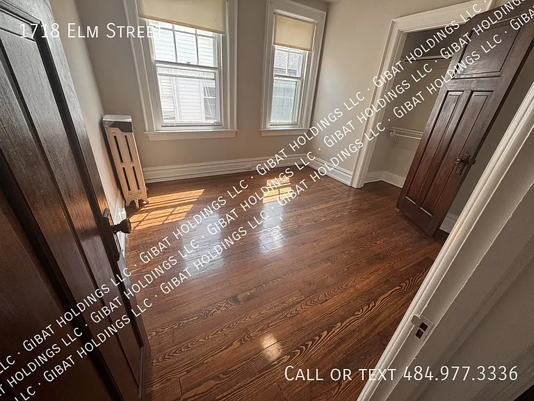 1718 Elm St — Photo 13