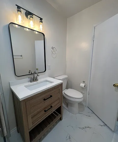 2500 Earle Ave #1/2 — Photo 10