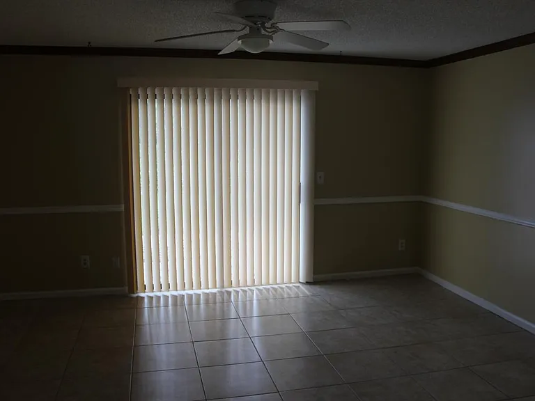 1370 Old Middleburg Rd N #7 — Photo 4
