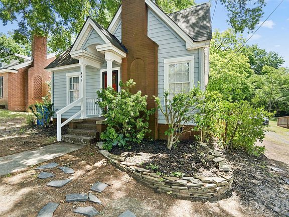 4th image of 442 Spring St