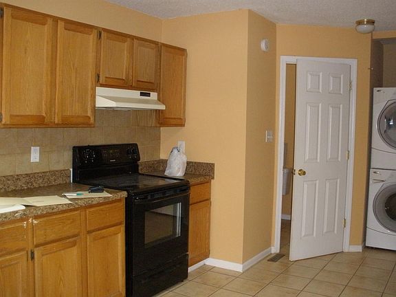 Kitchen (lower level)