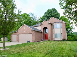 32806 Kathleen Dr, Chesterfield, MI 48047