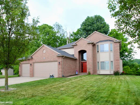 32806 Kathleen Dr, Chesterfield, MI 48047