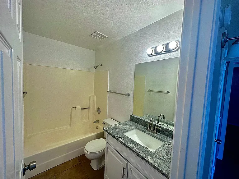 Lindsay Villas Townhomes — Photo 16