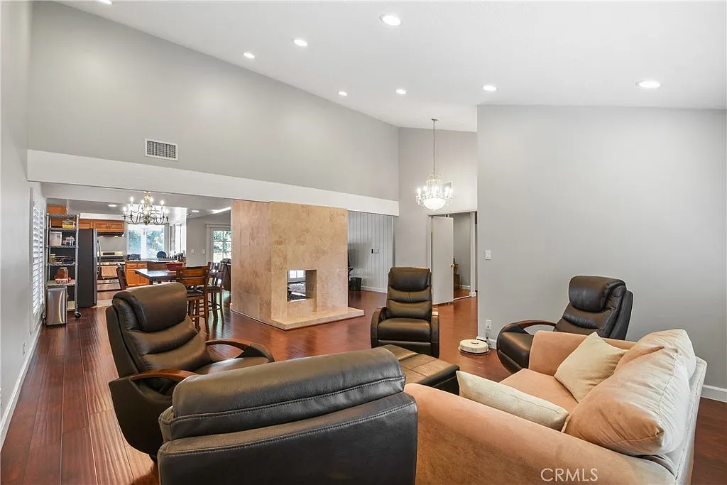 4 bed, 2054 sqft, $5,500 — Photo 1