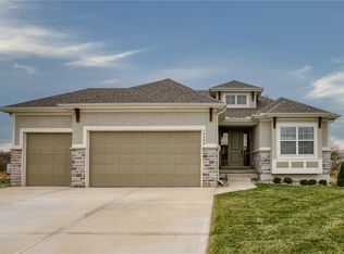 10300 N Oakland Ave, Kansas City, MO 64157