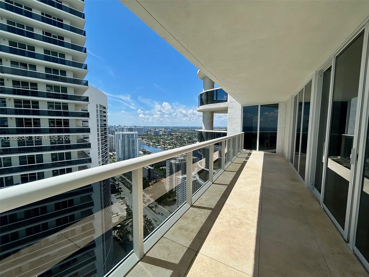 Beach Club Three Condo — Photo 4