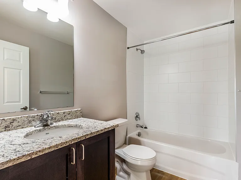 456 Lorne Ave W — Photo 9