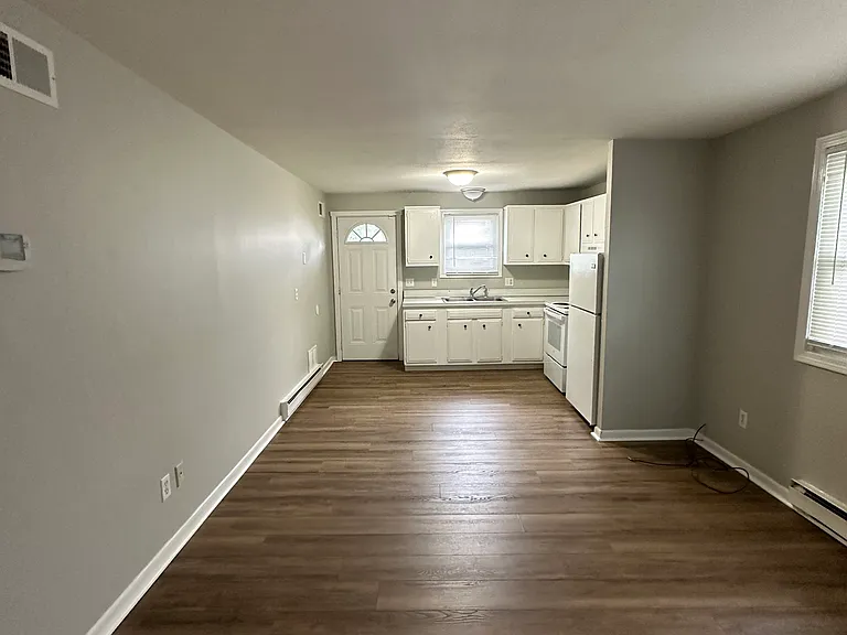 451 Main St #4 — Photo 4