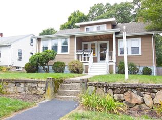 26 Roosevelt Rd, Weymouth, MA 02188