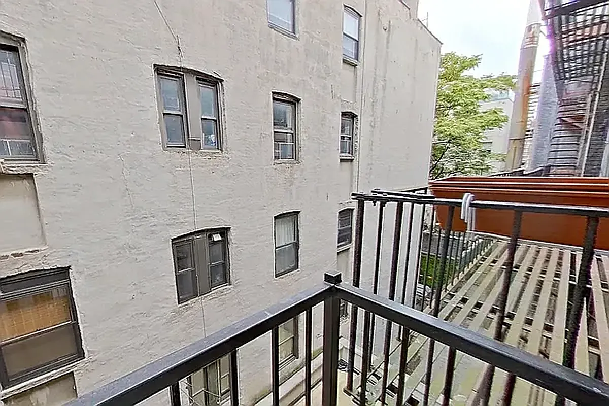 42 Avenue B — Photo 4