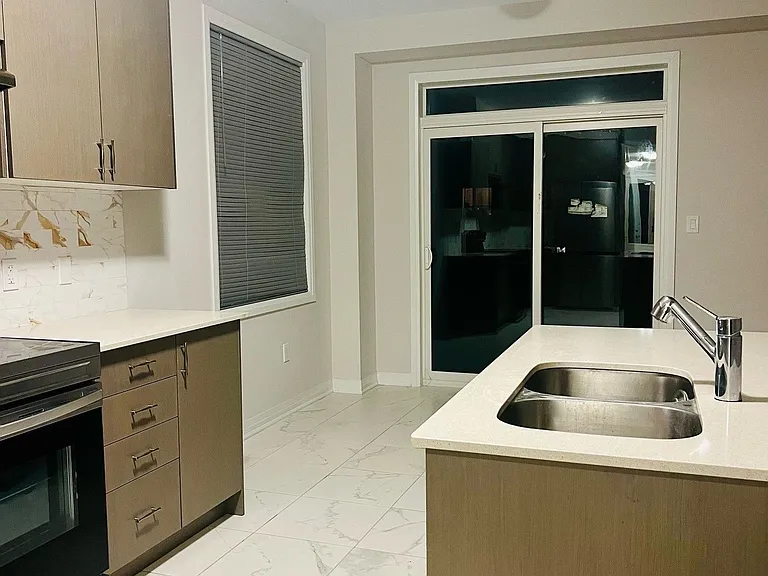 434 Robert Woolner St — Photo 5