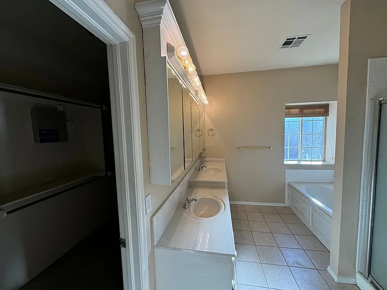 8304 NW 83rd St — Photo 13