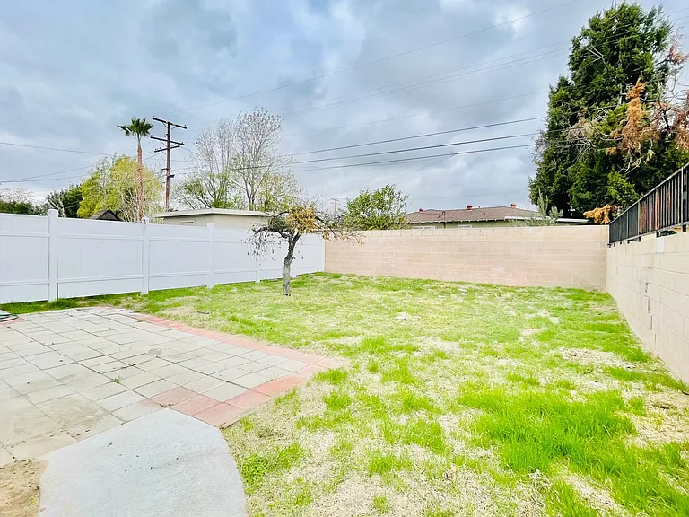142 E Morgan St #B — Photo 9