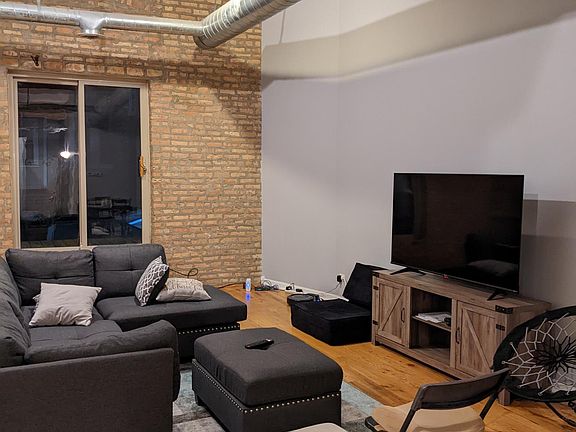 3rd image of 1822 S Bishop St #203S