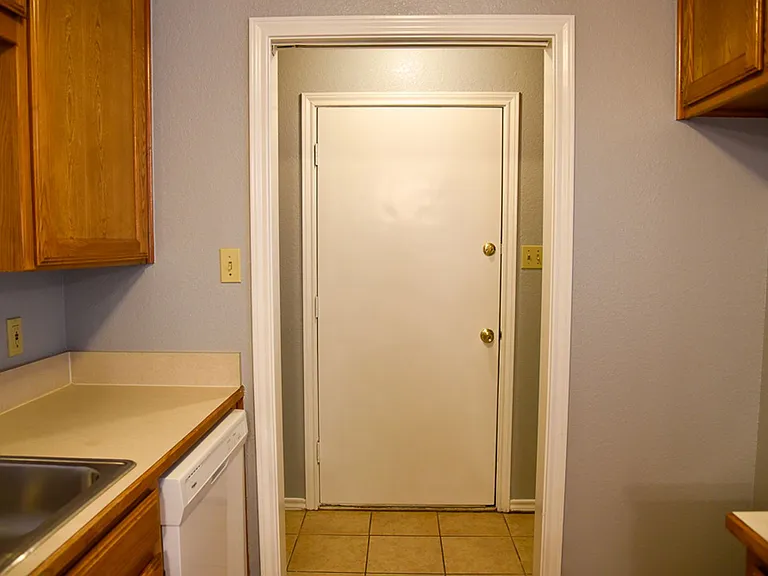 602 Crestridge Ct — Photo 8