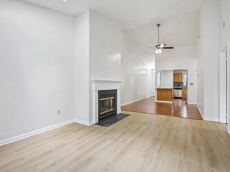 366 Potomac Dr — Photo 4
