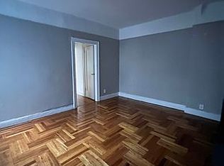 27-19 23rd St #3F, Astoria, NY 11102