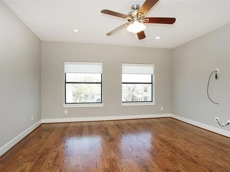 2529 Calumet St — Photo 21