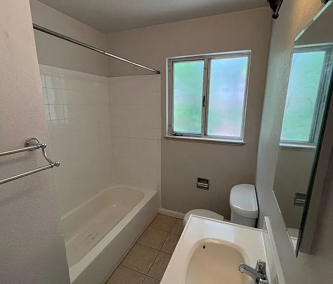 2435 S Corona St — Photo 9