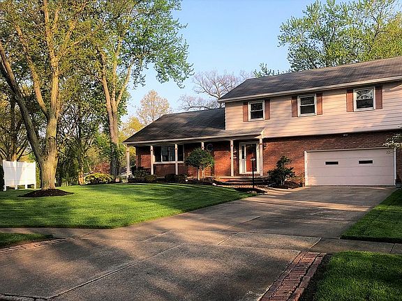 4th image of 1149 Courtleigh Dr