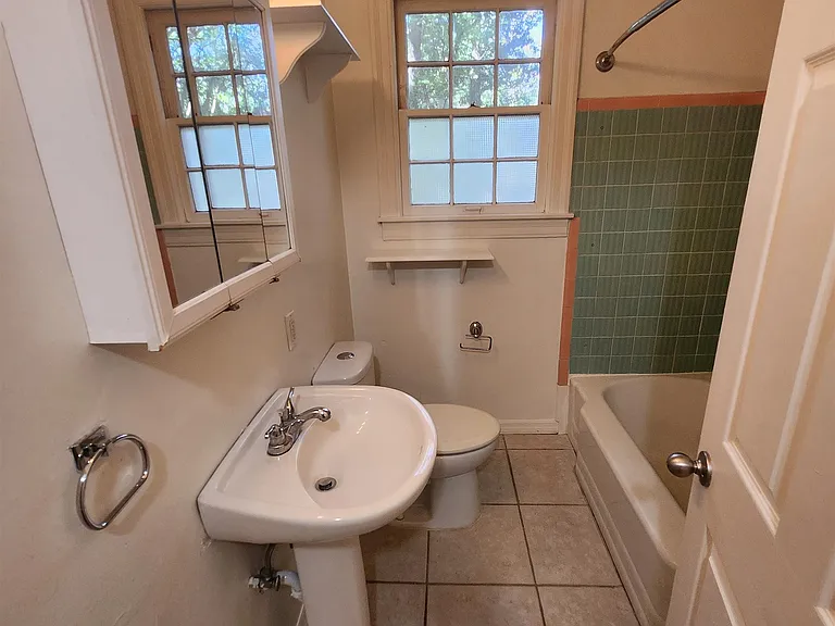 110 Barbara St — Photo 11