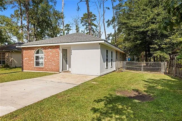 4 bed, 1.0 bath, 1377 sqft, $1,650 — Photo 3