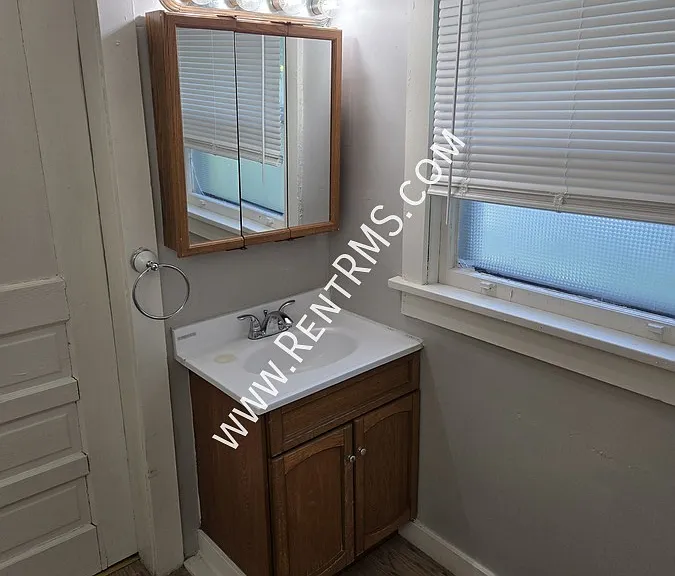 524 NE Freeman Ave — Photo 18