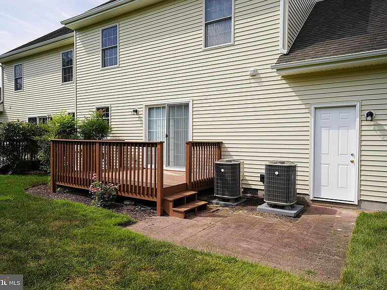 1331 Aspen Dr — Photo 8